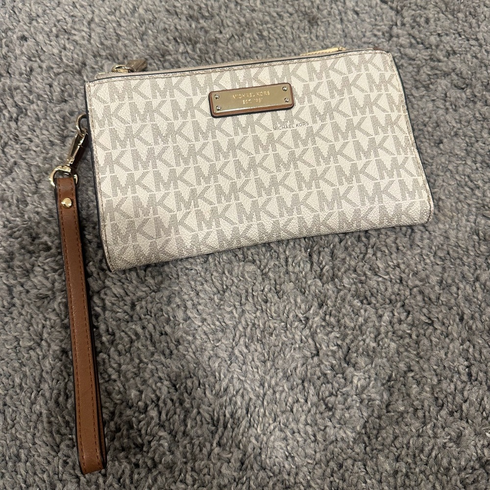 Michael Kors Wallet - Large clutch!!
